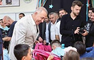 Sultangazi’de 12 bin öğrenciye çanta ve kırtasiye...