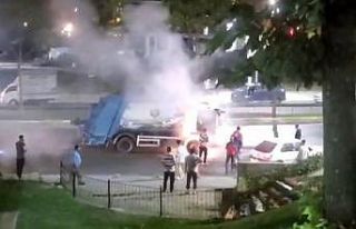 Sultangazi’de seyir halindeki çöp kamyonu alev...
