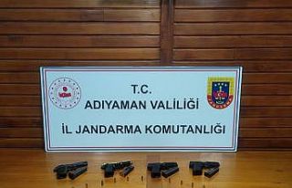 Şüpheli şahıstan 4 adet tabanca ele geçirildi