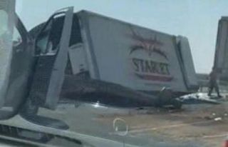 Sürücüsünün kontrolünden çıkan tır bariyerlere...