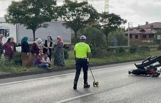 SUV tipi otomobil motosiklete çarptı: 1’i ağır...