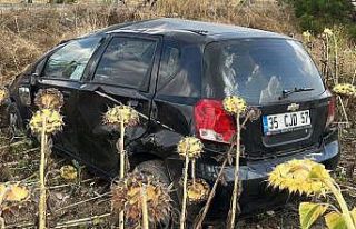 Takla atıp ayçiçek tarlasına giren otomobilde...