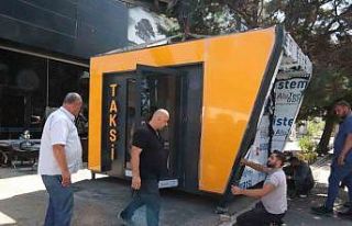 Taksi durakları yenileniyor