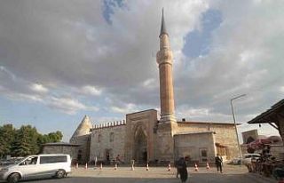 Tarihi Eşrefoğlu Camisi’ni bir yılda 281 bin...