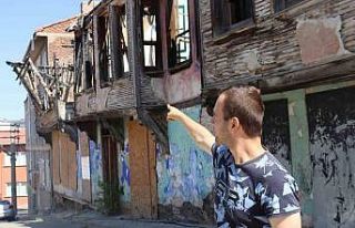 Tarihi evler çöküyor, mahalle halkı hayatından...