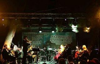 Tarihi konaktan doğu-batı tınıları yükseldi