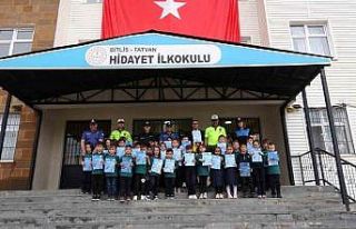 Tatvan’daki minik öğrencilere “Milli Projeler”...