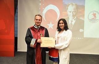 Tıp öğrencileri beyaz önlük giydi