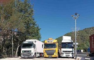 Tır parkı tamam, sırada otomobiller ve karavanlar...