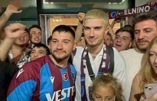 Trabzonspor, eski oyuncusu Berat Özdemir’i Trabzon’a...