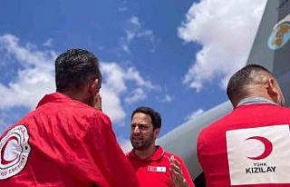 Türk Kızılay ekibi Libya’daki selzedelere yardım...