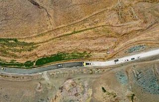 Türkiye’nin en soğuk ilçesinde beton yol çalışması