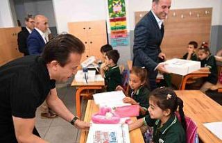 Tuzla’da 50 bin öğrenciye kırtasiye seti dağıtımı...