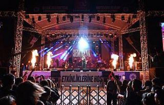 Ünlü şarkıcı Semicenk, Bigalıları coşturdu