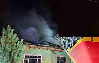 Uşak’ta ahşap evde çıkan yangın korkuttu