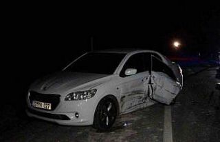 Uşak’ta iki otomobil çarpıştı: 2 yaralı