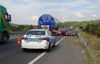 Uşak’ta otomobil bariyerlere çarptı: 1 ölü,...