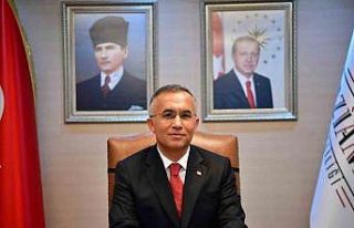 Vali Çeber GAÜN takımlarını Teknofest başarılarından...