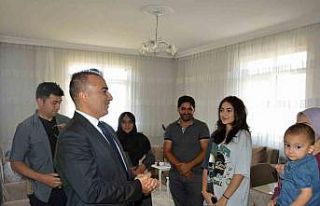 Vali Çiçek şehit ailesini ziyaret etti