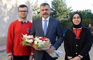 Vali Çiftçi öğrencilerle kahvaltıda buluştu