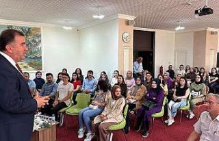 Vali Eldivan yeni atanan öğretmenlerle bir araya...