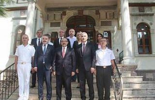 Vali İsmail Ustaoğlu’ndan ilk ilçe ziyareti Edremit’e