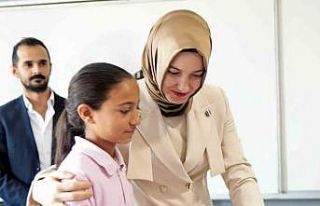 Vali Koç’un eşinden Murat Kız YBO’ya ziyaret