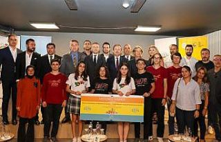 Vali Pehlivan ’Fikir Otobüsü’ ödül törenine...