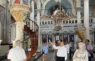 Vali Ustaoğlu, tarihi camileri ziyaret etti