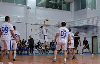 Voleybol turnuvasında dostluk kazandı