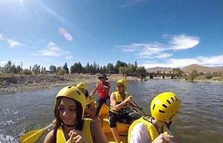 Yabancı uyruklu öğrenciler Çoruh’ta rafting...