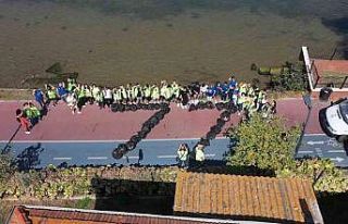 Yalova sahilinden 1 ton çöp toplandı