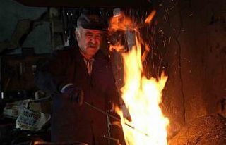 Yarım asırdır demir dövüyor