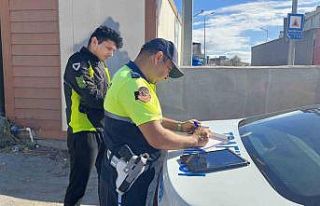 Yeni aldığı motosikletine plaka taktırmayınca...