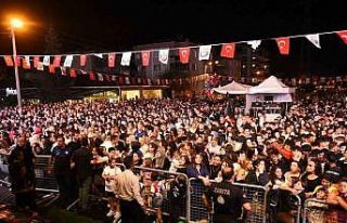 Yenişehir Biber Festivalii’nde Hakan Altun ve Merve...