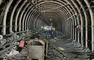 Yerin yüzlerce metre altındaki maden işçilerinin...