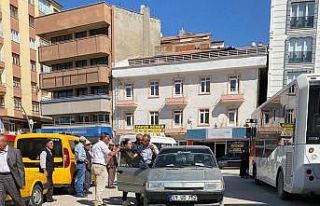 Yolun karşısına geçerken otomobilin çarptığı...