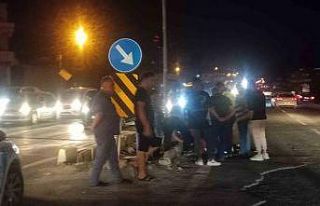 Yolun karşısına geçmeye çalışan yayaya araç...