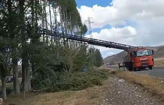 Yüksek gerilim hattının üzerinden geçtiği 200...
