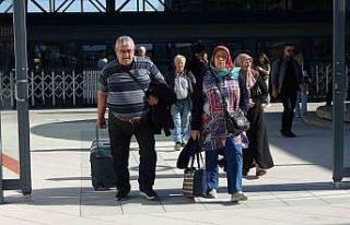 Yüksek Hızlı Tren uçağı solladı