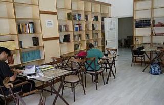 Yunusemre’de kütüphaneler yoğun ilgi görüyor