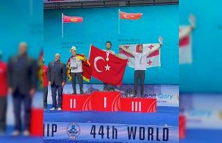 ZBEÜ öğrencisi 25. Parabilek Dünya Şampiyonası’nda...