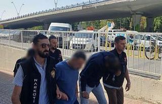 Zehir tacirleri narkotik polisinden kaçamadı