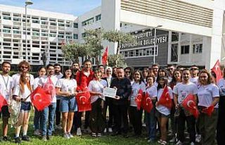 Başkan Böcek gençlerle barış için zeytin ağacı...