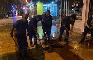 Büyükşehir’in temizlik çalışmaları gece gündüz...