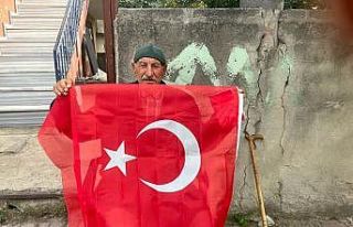 Dilovası’nda 16 bin haneye Tük bayrağı dağıtıldı