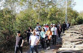 Doğa yürüyüşüyle günün tadını çıkardılar