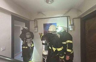 Havalandırmaya atılan izmarit dumana boğdu