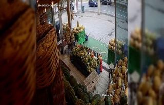 Karşıya geçerken otomobilin çarptığı kadın...