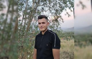 Kazada ağır yaralanan genç hastanede hayatını...